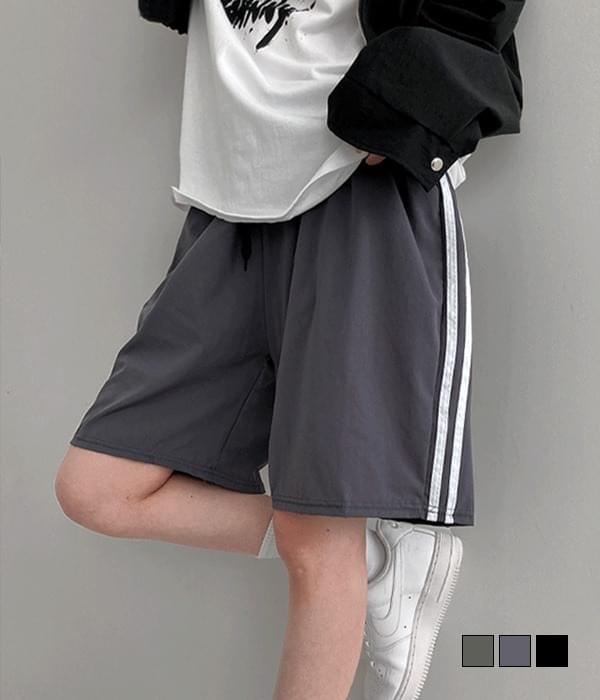 Product image for Comfortable and light, airy jersey track line training short shorts pants